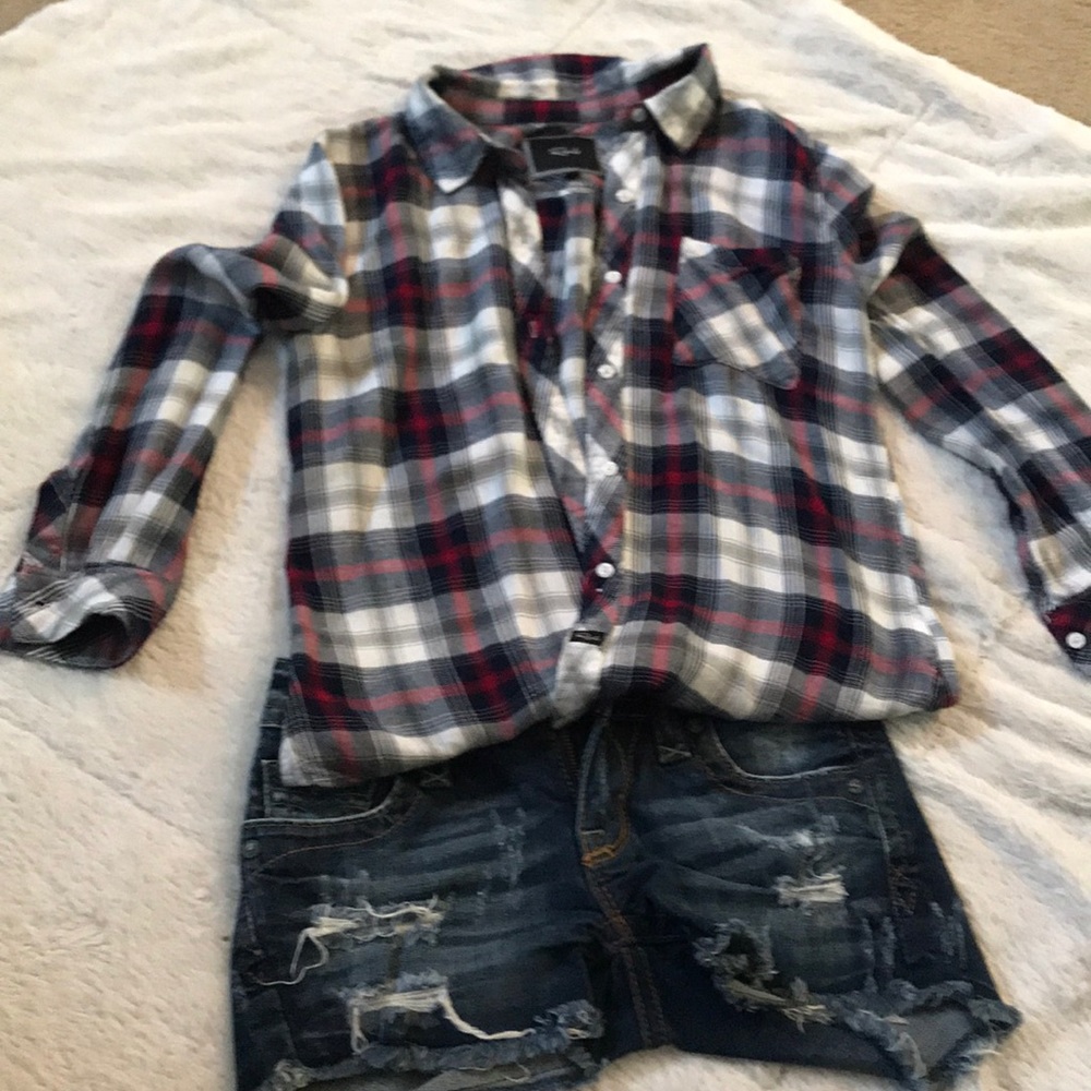 Bottom down plaid shirt